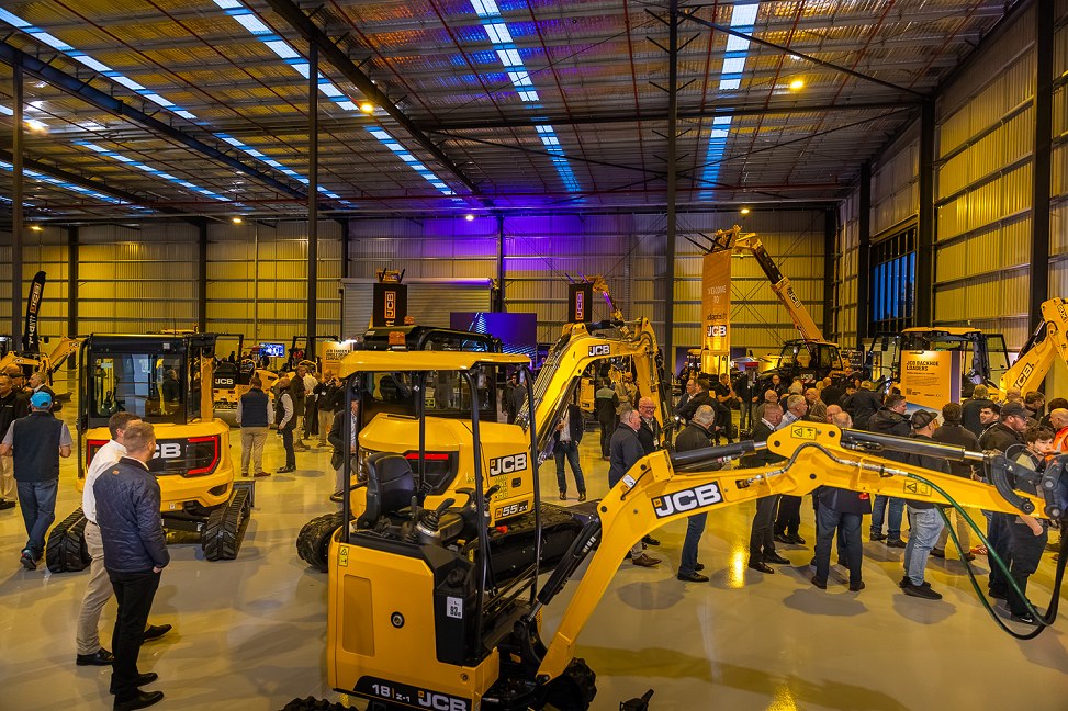 AALG JCBLaunchNight 0726 LR 37