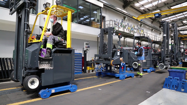 Combilift 2m social distancing factoy Combilift 2m social distancing factoy