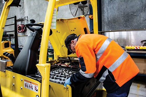 Forklift battery cleaning