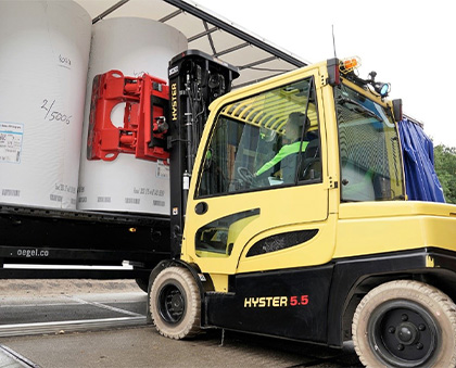 Forklift paper roll clamp attachment