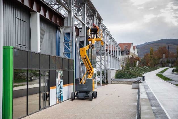Haulotte articulating boom lift 2 Haulotte articulating boom lift 2