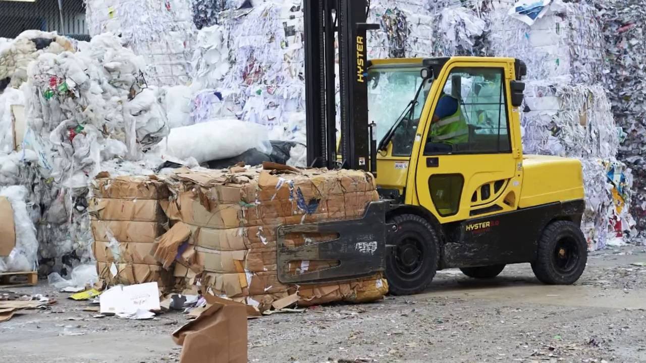 Hyster recycling plant forklift