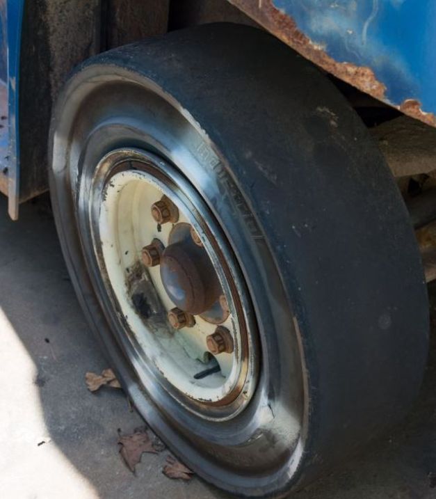 Old forklift tyre replacement