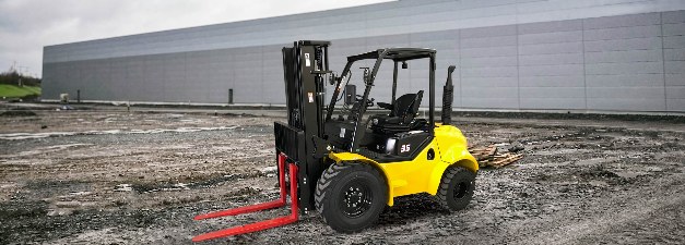 Rough terrain forklift