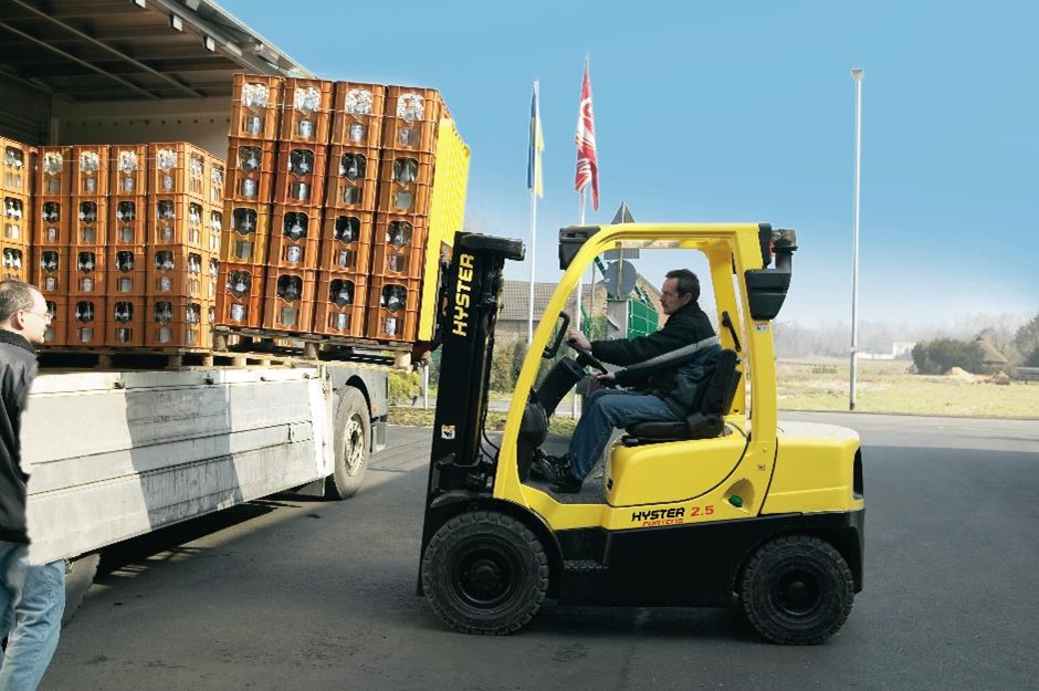 Safely unloading a truck with a forklift 1