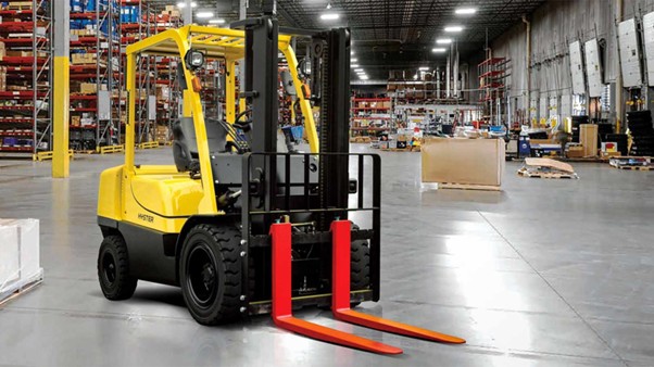 Standard vs Rough Terrain Forklift Comparison   1