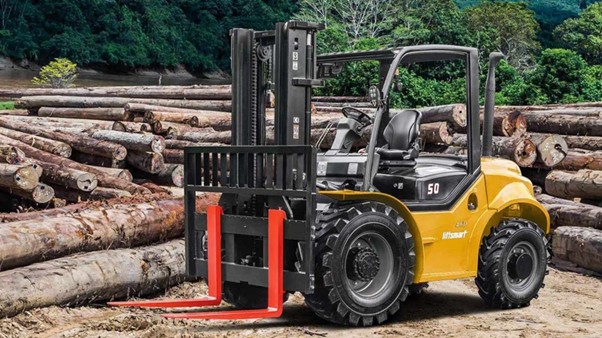Standard vs Rough Terrain Forklift Comparison   2
