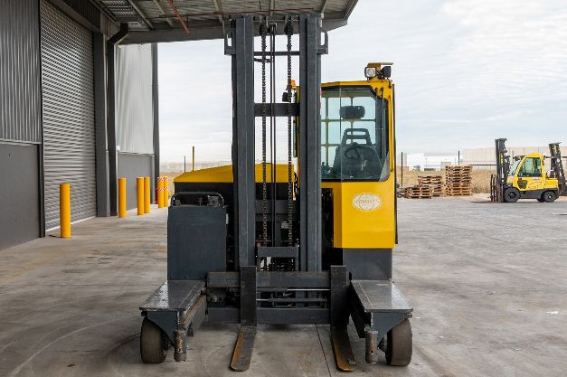 Used forklift mast and tyne inspection