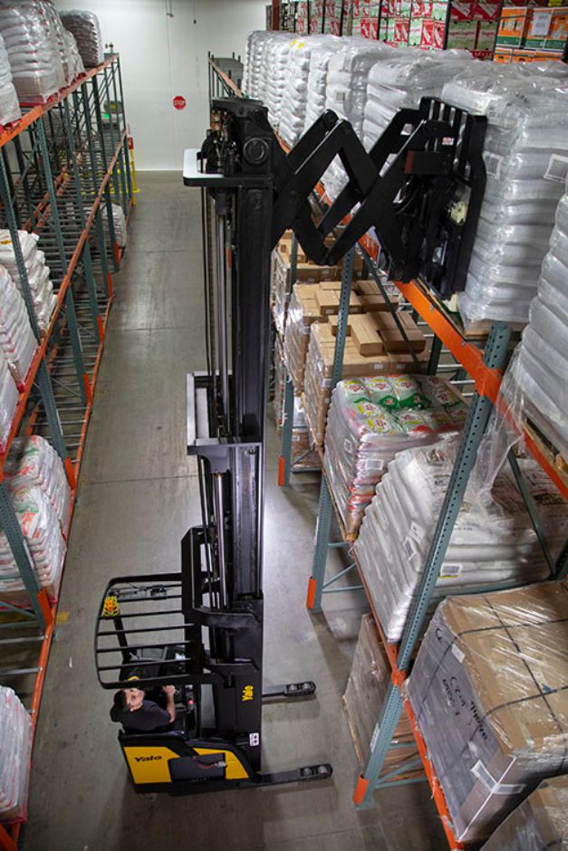 Yale pantograph reach truck double deep racking Yale pantograph reach truck double deep racking