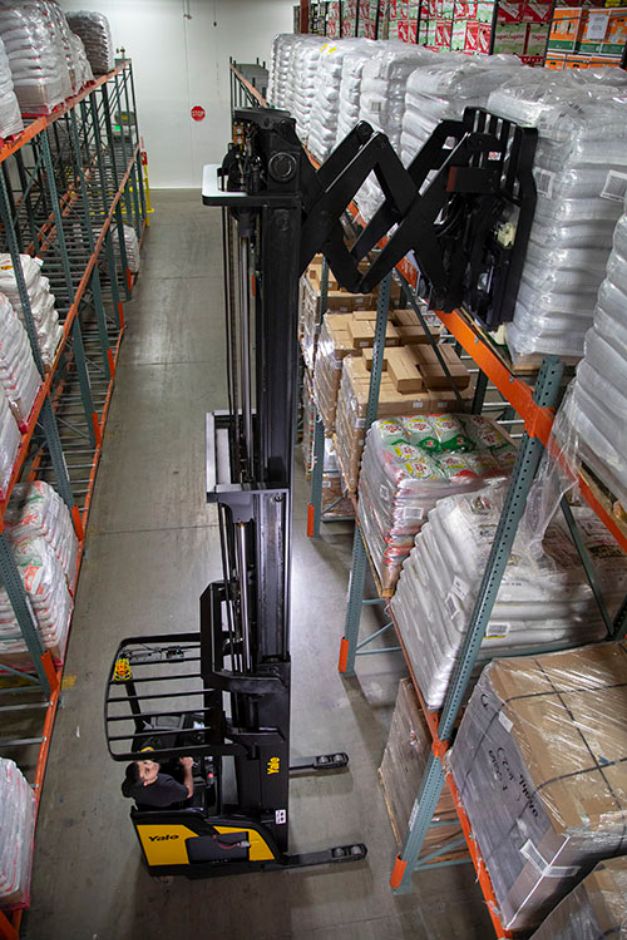 Yale pantograph reach truck double deep racking