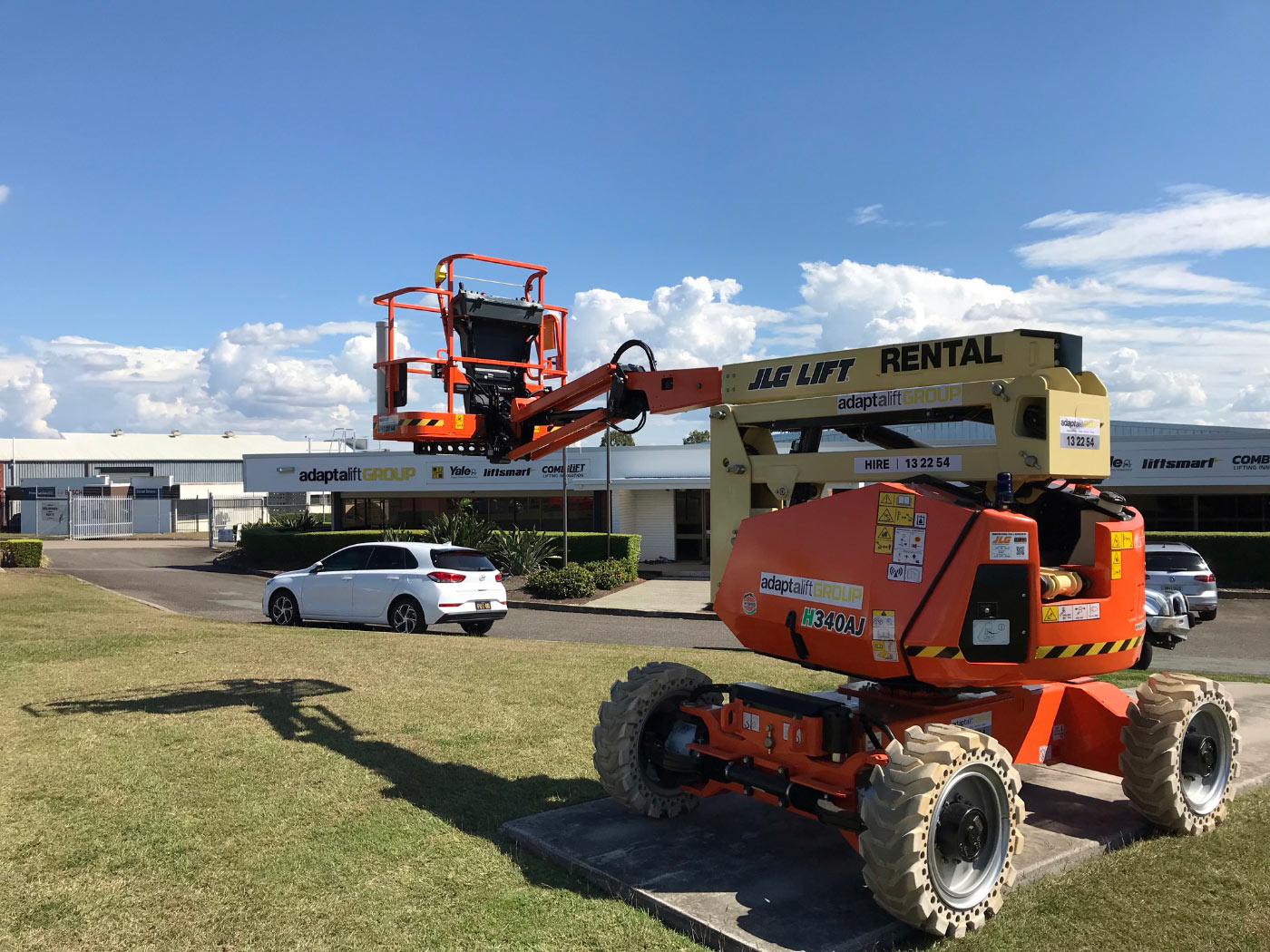 34ft / 10m Hybrid Rough Terrain Knuckle Boom Lift Hire