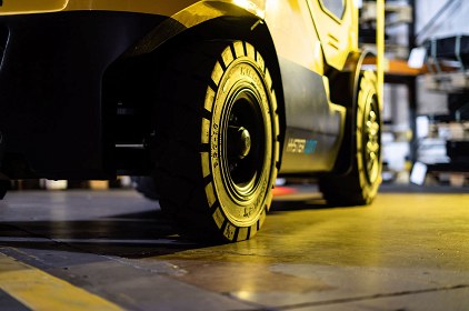 Large tyres, high ground clearance