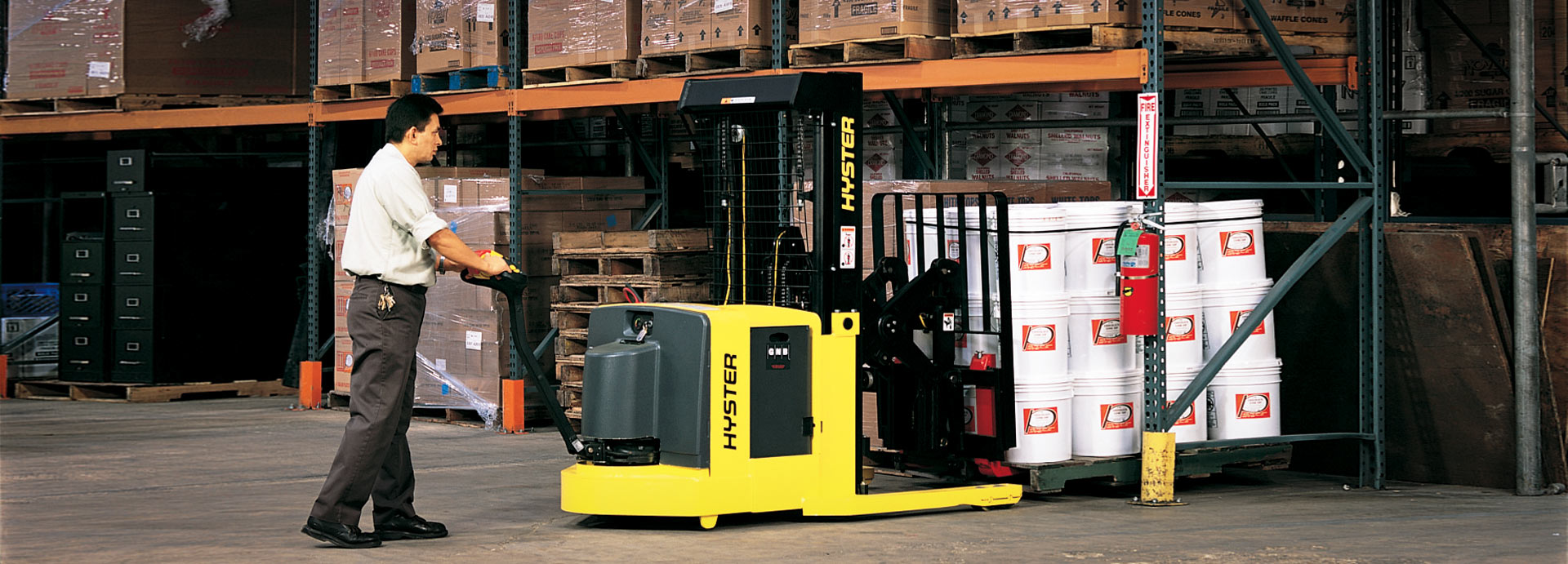 Hyster W20–30ZR Walkie Reach Stackers