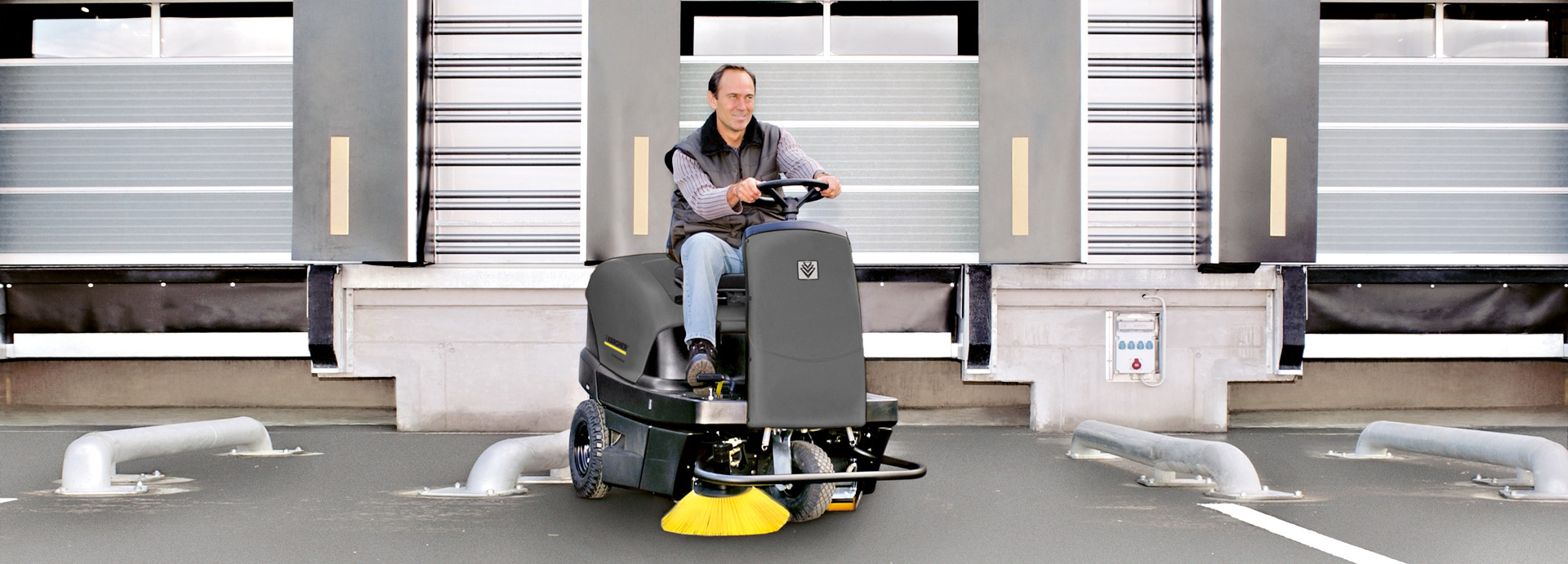 Kärcher KM100/100 Ride-On Vacuum Sweeper
