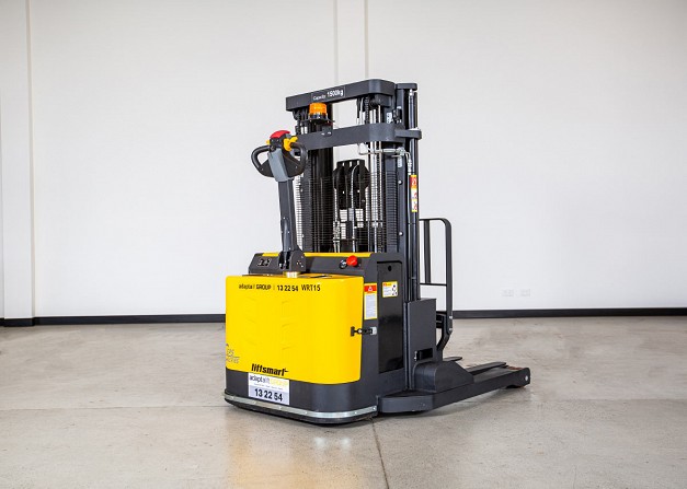 Liftsmart WRT15 Reach Stacker