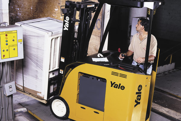 Yale ESC030-40AC 3-Wheel Electric Stand-up