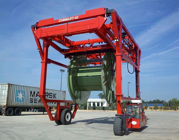 Combilift Straddle Carrier 
