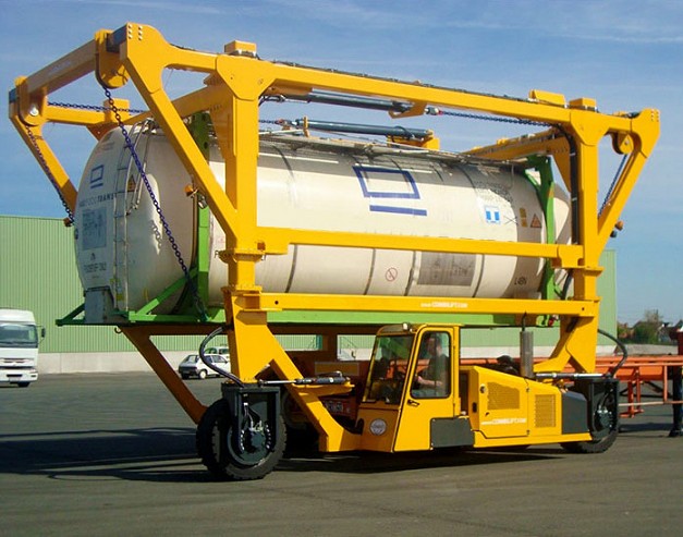 Combilift Straddle Carrier 