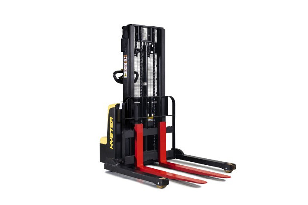 Hyster SC1.5-SL Electric Straddle Leg Stacker