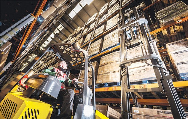 Aisle Master Narrow Aisle Forklift