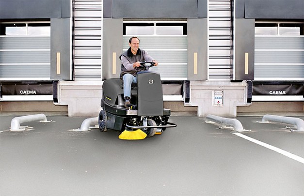 Kärcher KM100/100 Ride-On Vacuum Sweeper