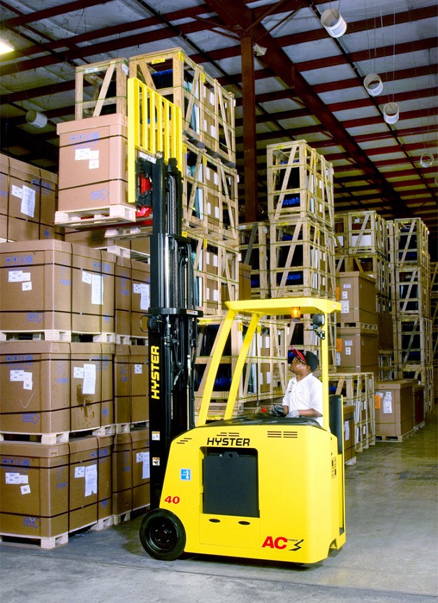 Hyster E30–40HSD Electric Forklift