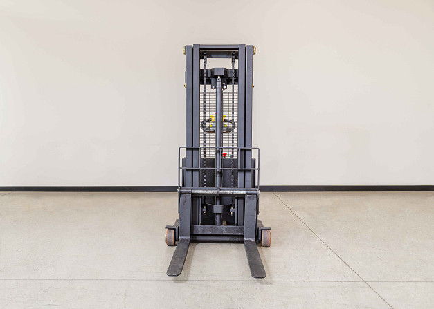 Liftsmart CB08-i Counterbalance Stacker
