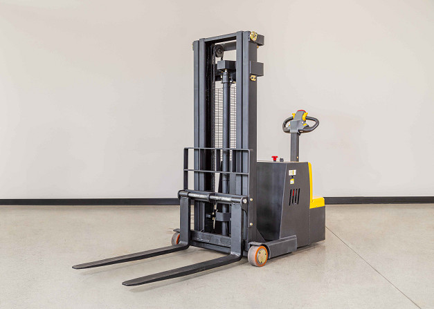 Liftsmart CB08-i Counterbalance Stacker