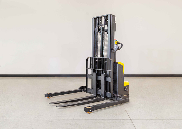 Liftsmart WSS15 Electric Pedestrian Stacker