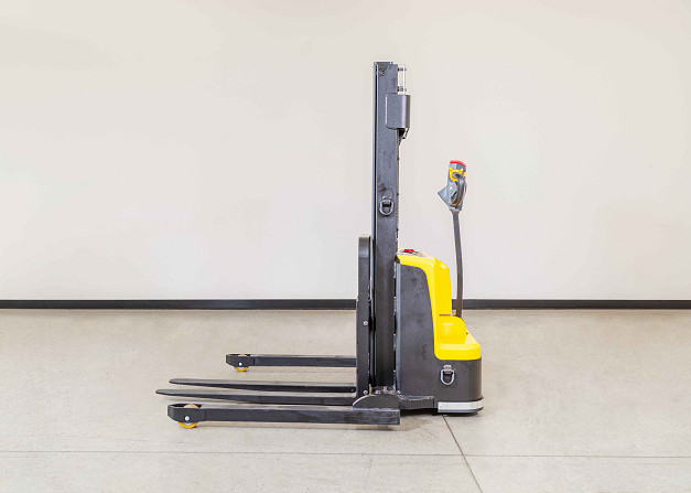 Liftsmart WSS15 Electric Pedestrian Stacker