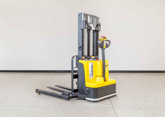 Liftsmart WSS15 Electric Pedestrian Stacker