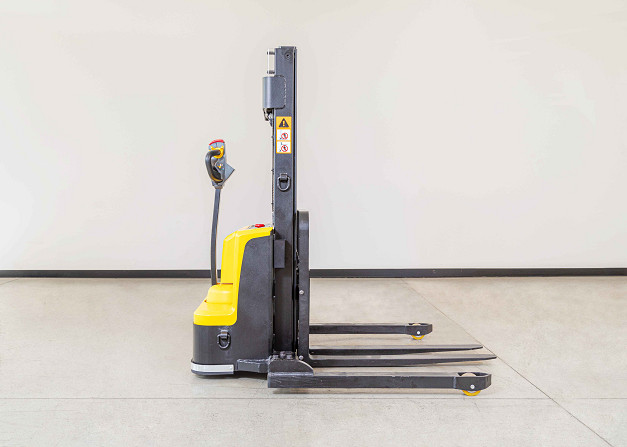 Liftsmart WSS15 Electric Pedestrian Stacker