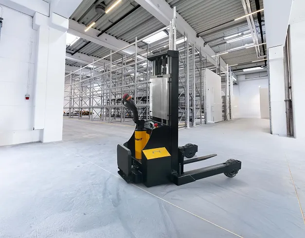 Liftsmart LSRT15 Rough Terrain Lift Stacker