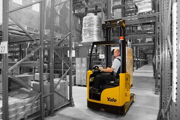 MR14 25 Reach Truck App3 op