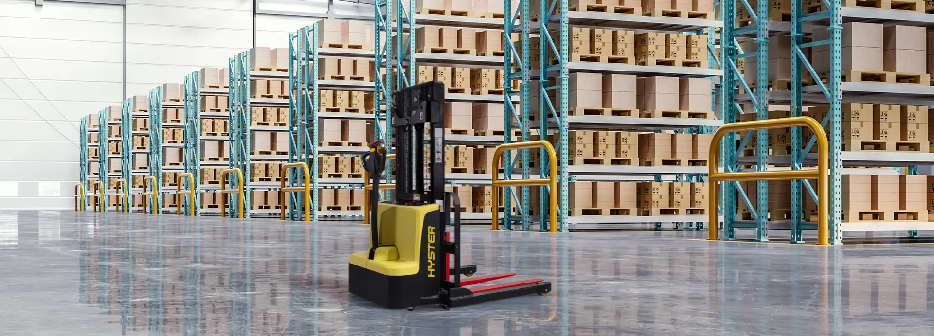 Hyster SC1.5-SL Electric Straddle Leg Stacker