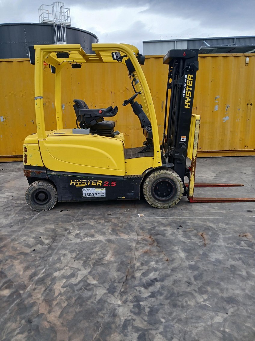 Used Equipment: HYSTER J2.5XN 