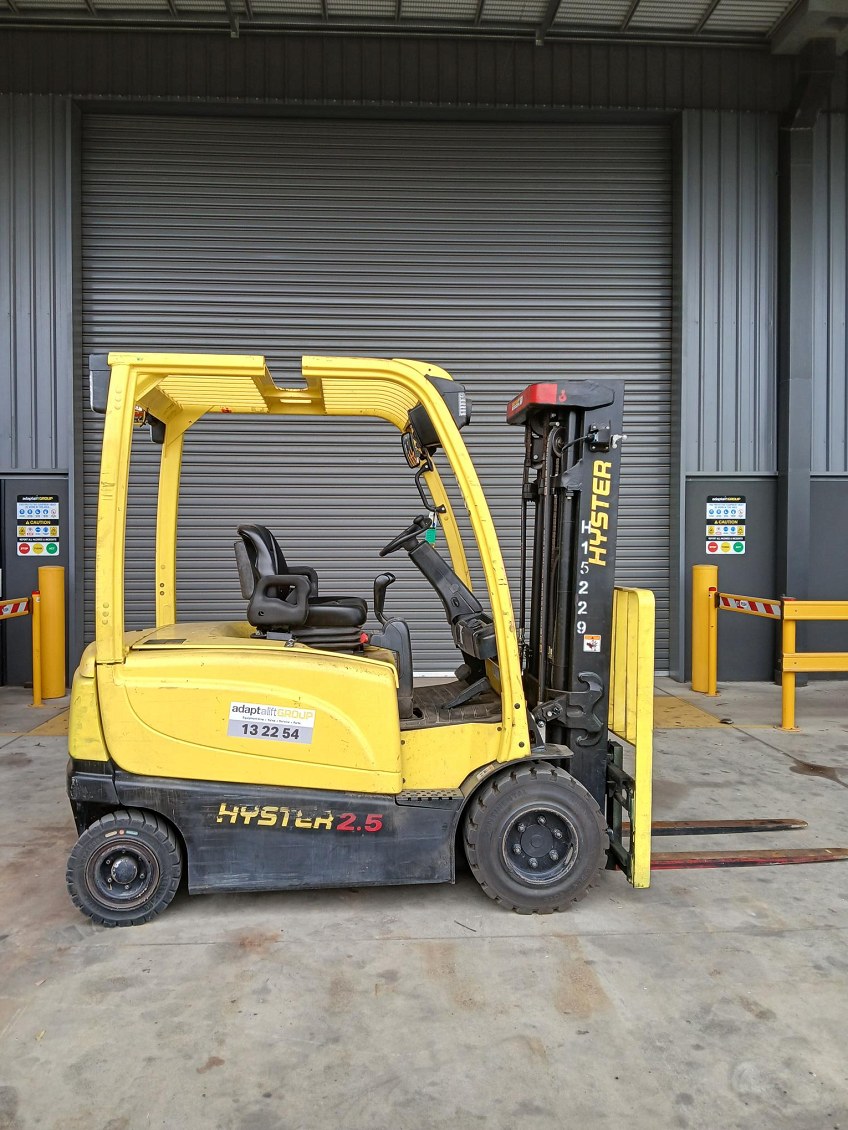 Used Equipment: HYSTER J2.5XN 