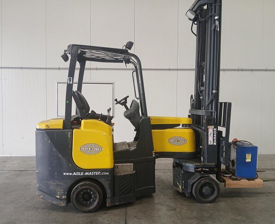 Used Forklift: AISLE-MASTER 20SE 