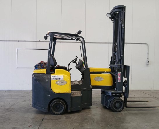 Used Forklift: AISLE-MASTER 20SE