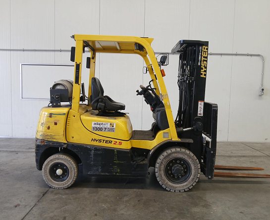 Used Forklift: HYSTER H2.5XT