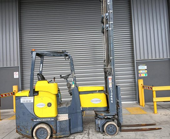 Used Forklift: AISLE-MASTER 20SHE