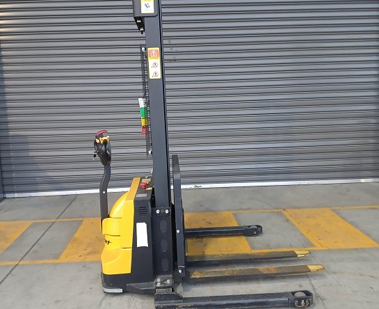 Used Forklift: LIFTSMART LS12