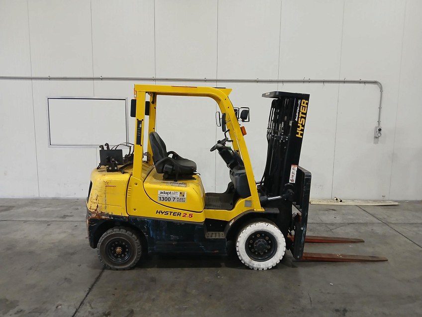 Used Equipment: HYSTER H2.5XT