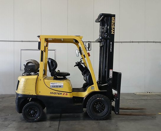 Used Forklift: HYSTER H2.5XT