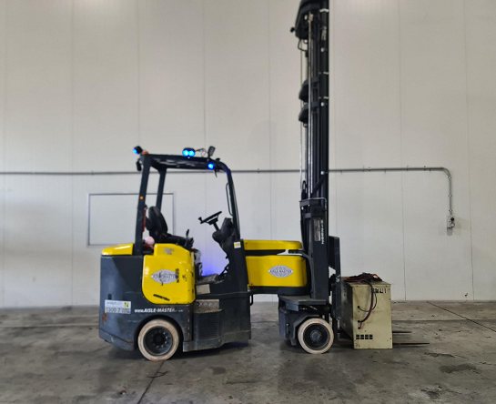 Used Forklift: AISLE-MASTER 20SHE 