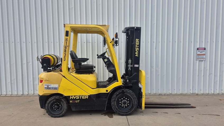 Used Equipment: HYSTER H2.5UT 