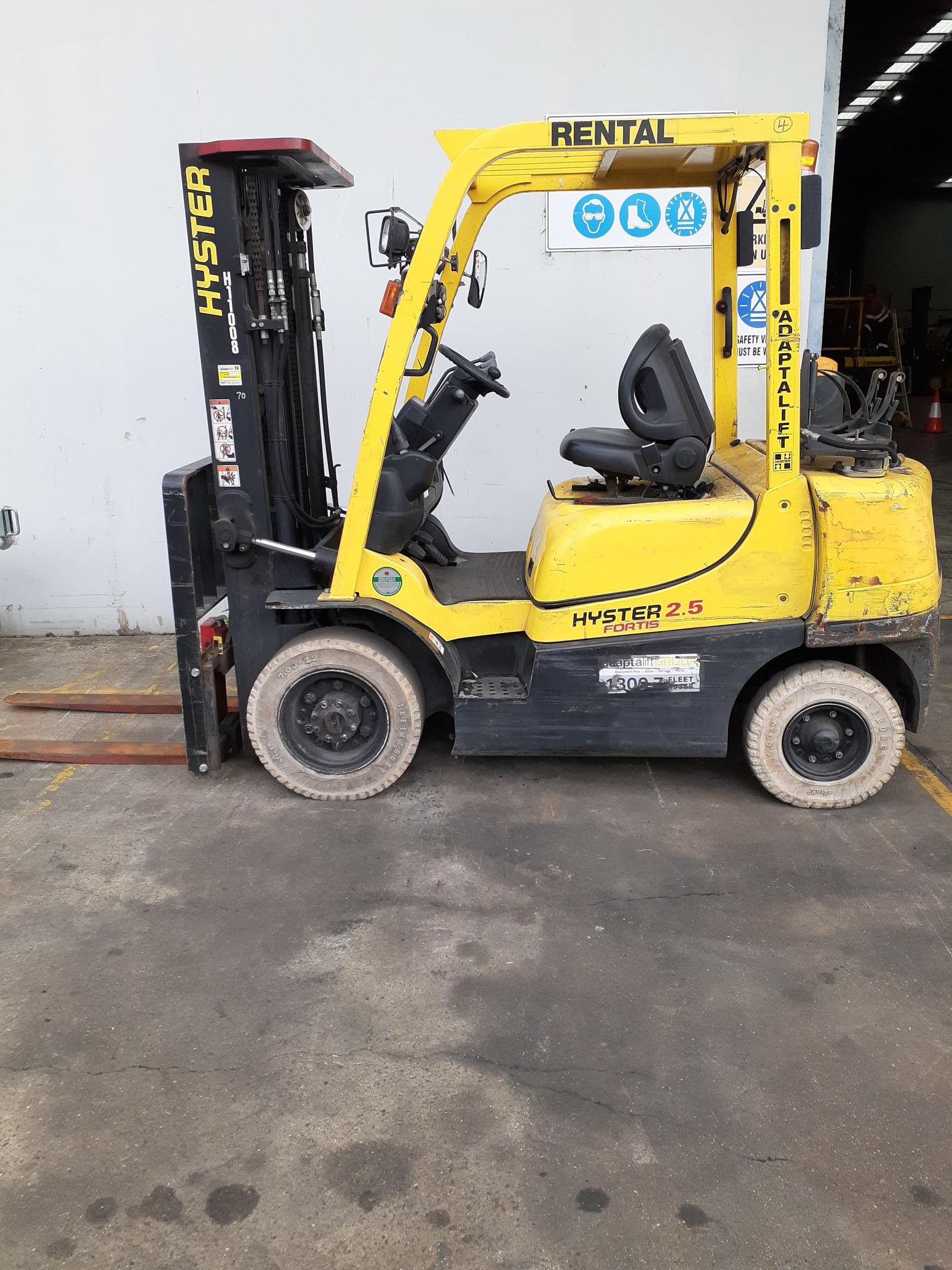 Used forklift: HYSTER H2.5TX 