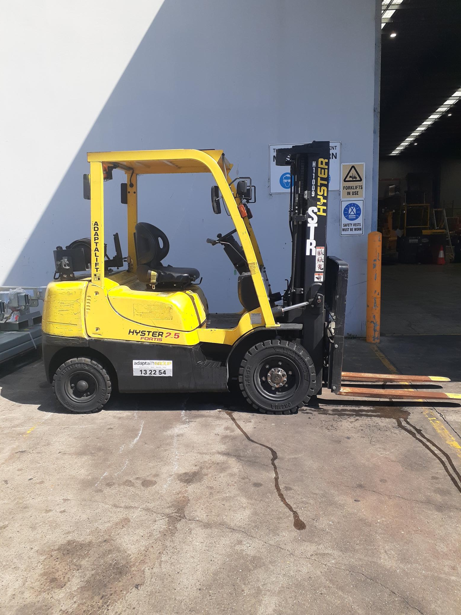 Used forklift: HYSTER H2.5TX 