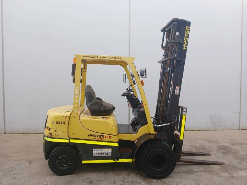 Used forklift: HYSTER H2.50TX 