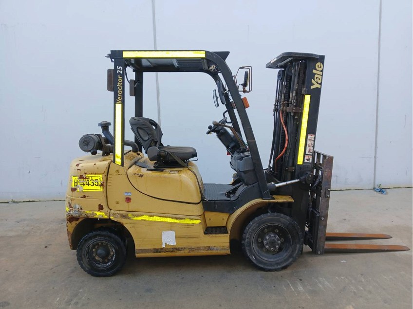 Used forklift: YALE GDP25TK 